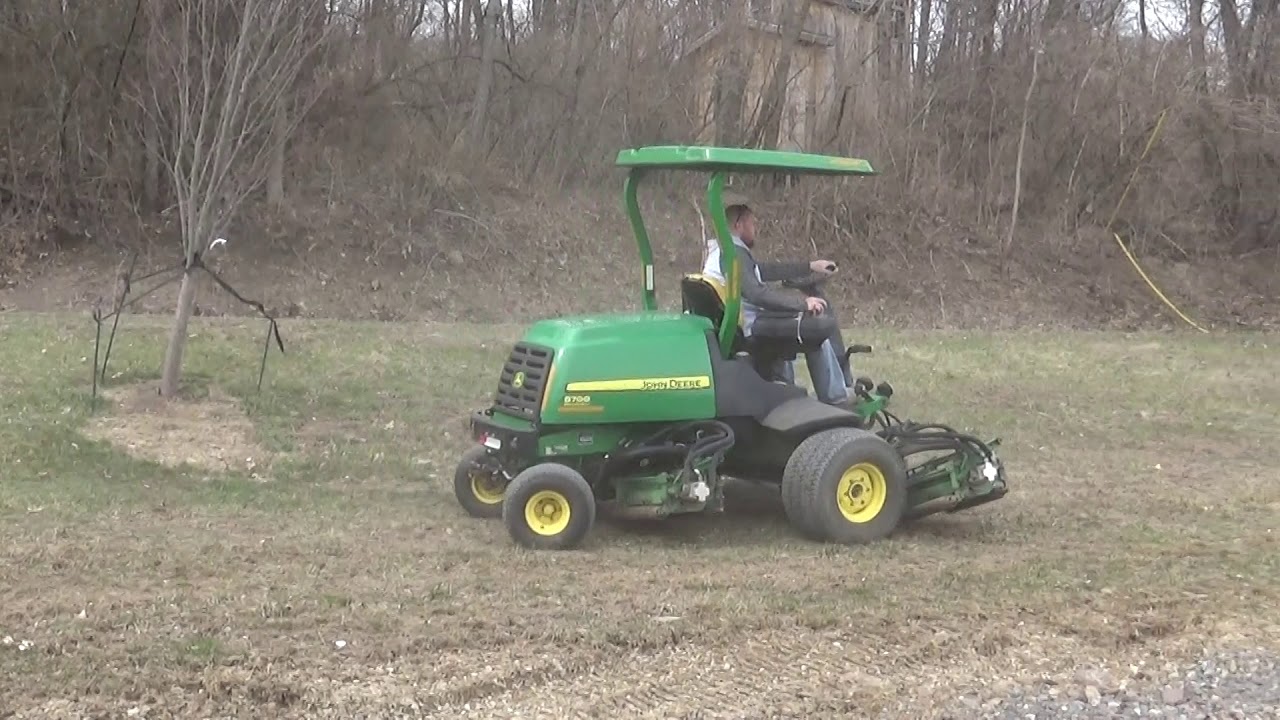 2011 JOHN DEERE 8700 PRECISION CUT REEL MOWER....43 HP DIESEL!