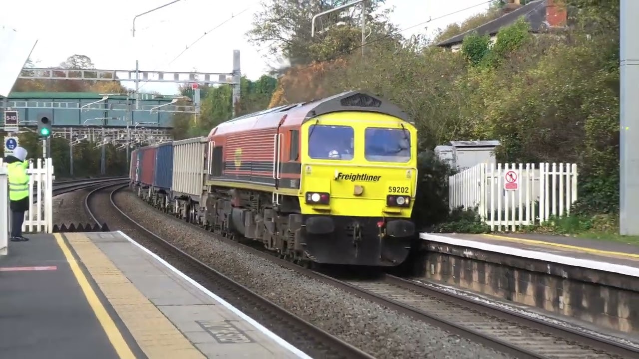 Trains at Goring & Streatley 01/11/25 (ft. 34028 Eddystone)