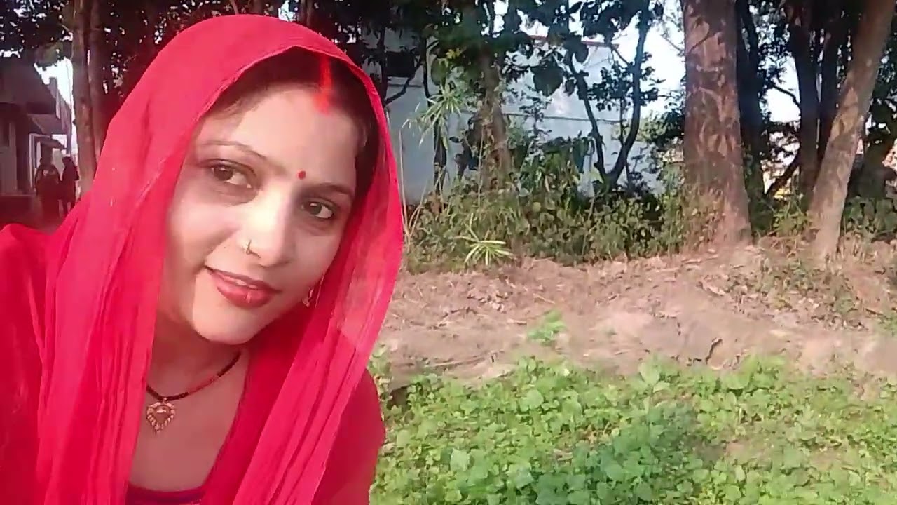 मैं अपने दुवारे पे घूम रही हु