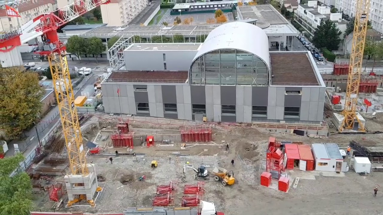 GRUTIER(2)GRUE A TOUR/ un chantier vue d une grue .Sa bosse dur dur .Courage a tous . .✌✌.