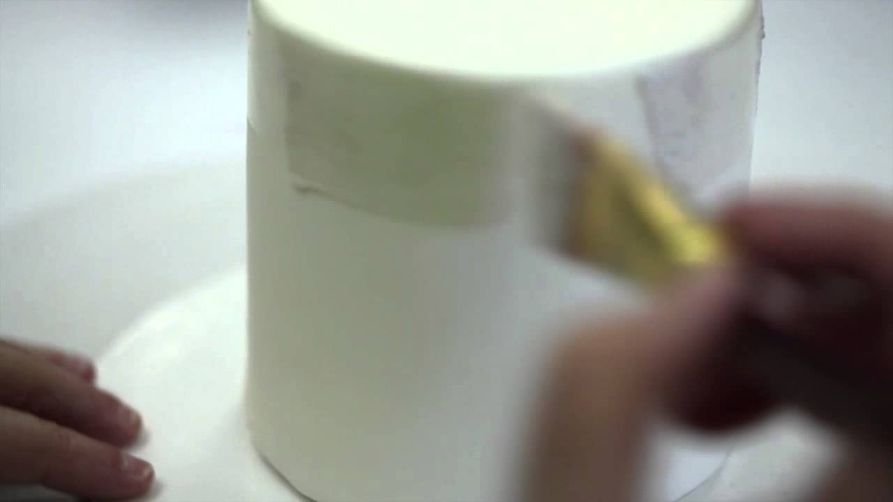 How to Paint a Cake With Luster Dust