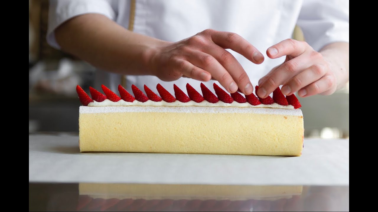 STRAWBERRY CAKE ROLL #KICA #pastry #rollcake #cakerecipe