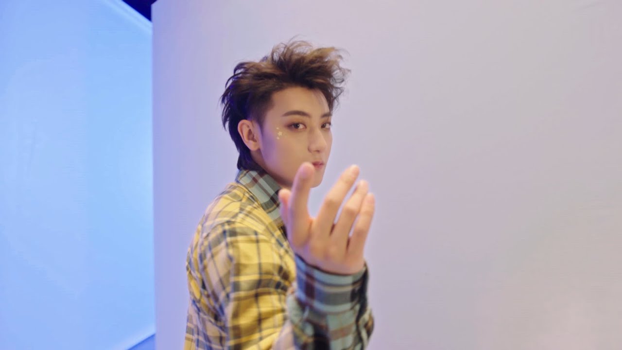 ZTAO 黄子韬 - MOMENTS 朋友圈  （MV 幕后花絮 Behind the scenes）