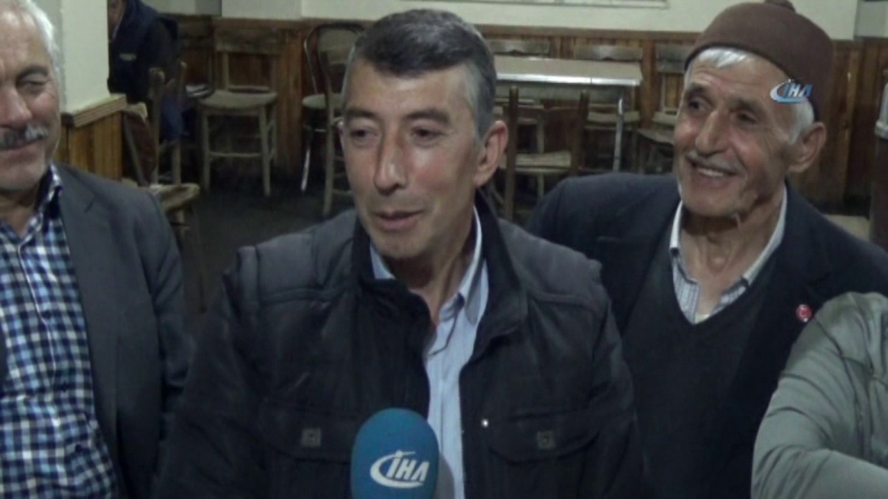 Ağaçtan Kiraz Yiyen Ayıyı Mahkemeye Vermekle Tehdit Etti