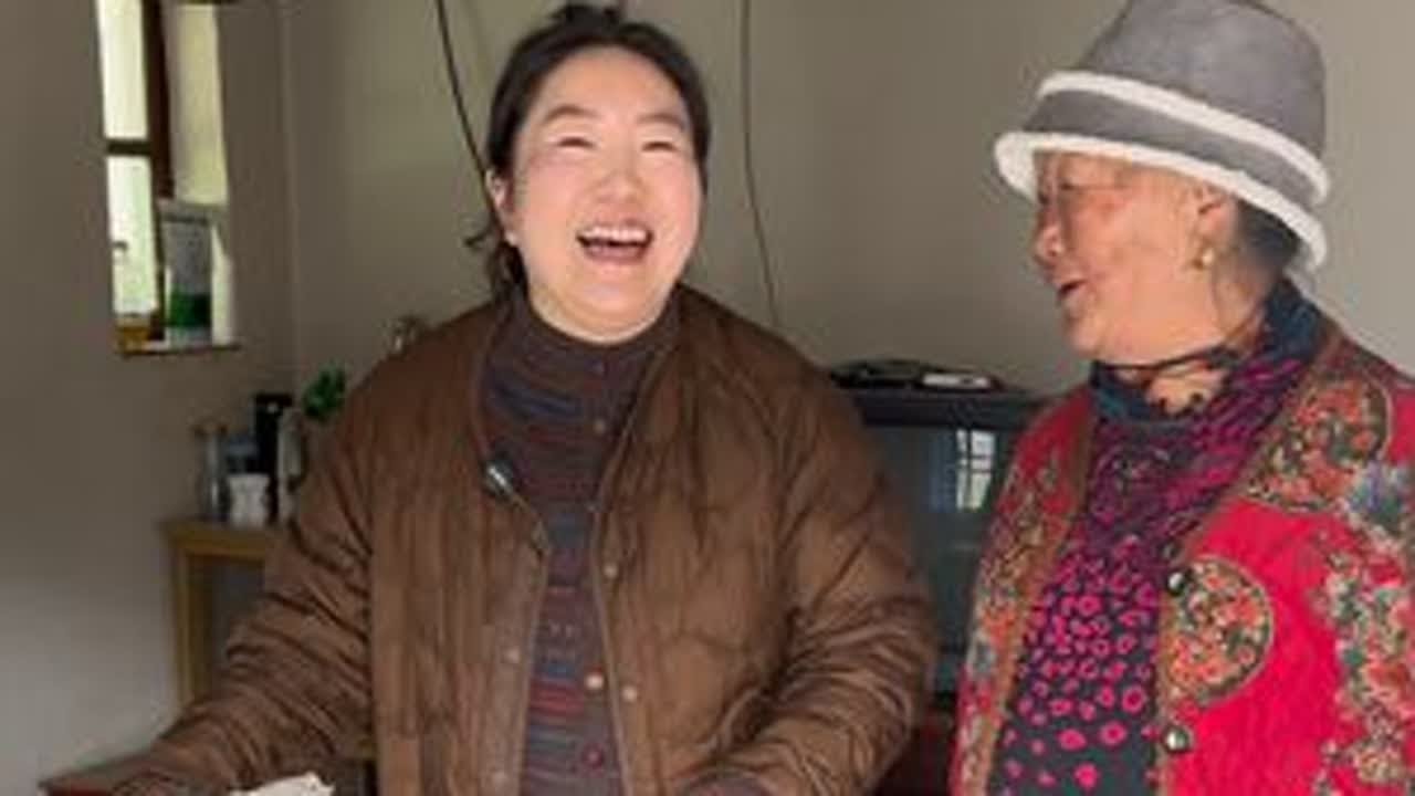 83岁老妈亲手做的炸广椒和酱豆，都是我的最爱，满满的都是家的味道。#三农 #我的乡村生活 #妈妈味道 #神农架