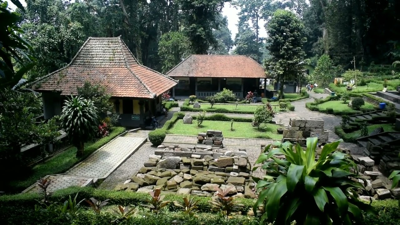 Review Petirtaan Candi Jolotundo, Mojokerto