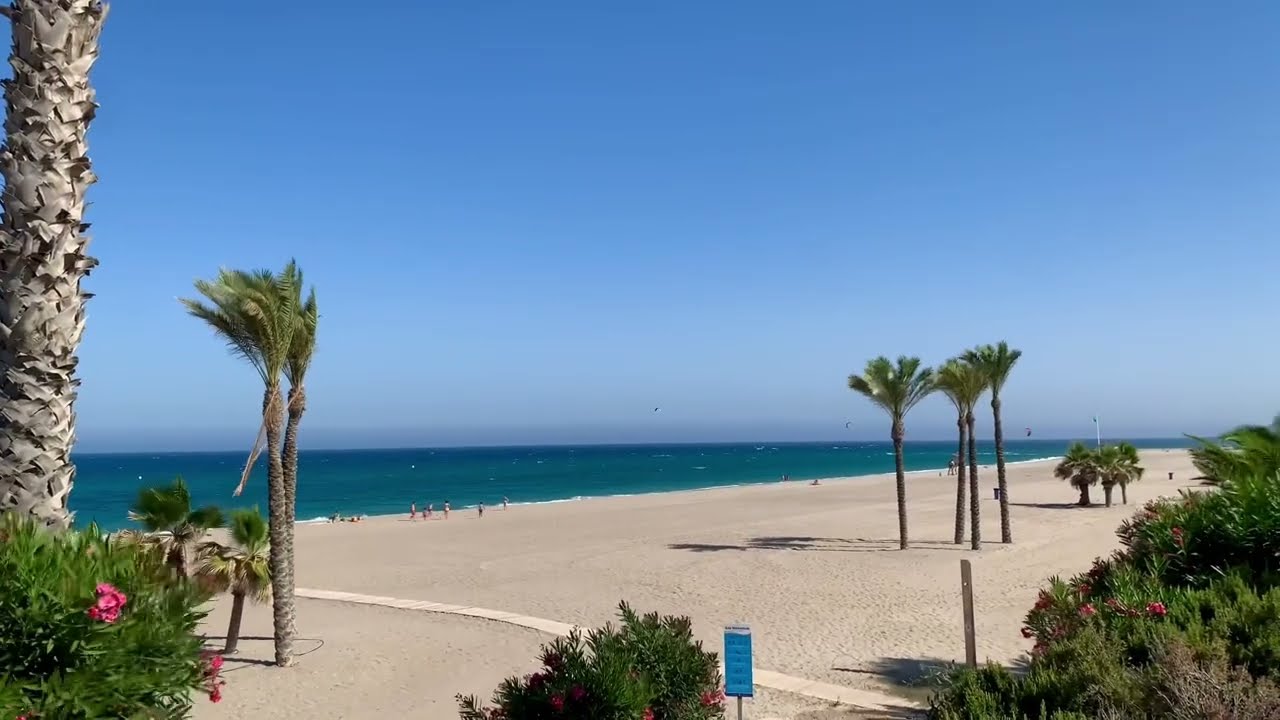 Moj&aacute;car South Beach & Torre Pirrulico walk