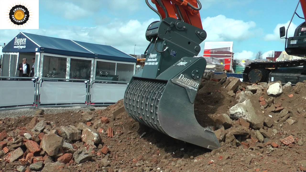 Screening bucket demonstration Bauma 2016