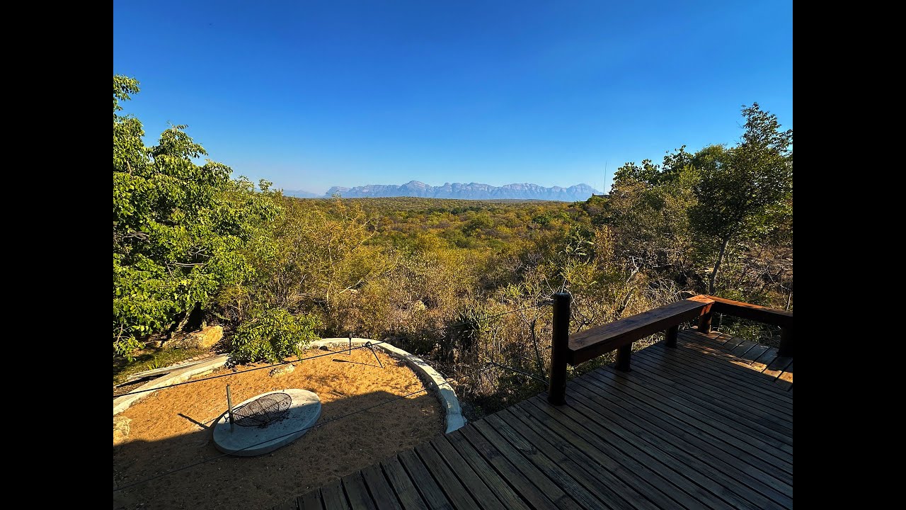 Beautifully Renovated Home with Spacious Patio and Guest Cottage in Lissataba Private Nature Reserve