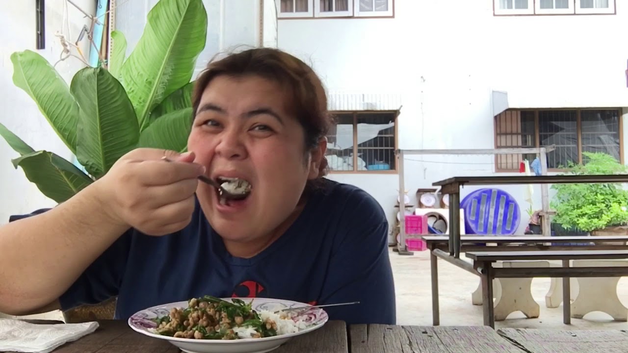 12 พฤศจิกายน ผัดกระเพราไก่ไข่ดาว