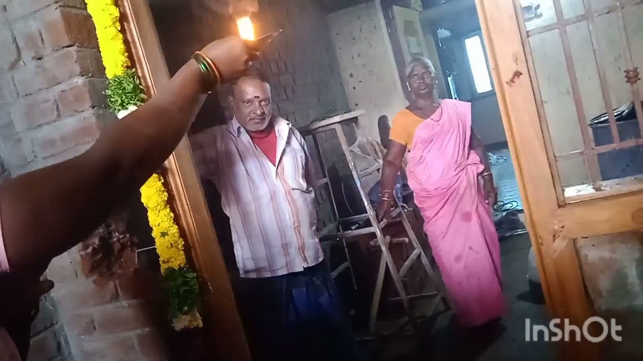 நிலை வாசல் இப்படி தான் எங்கள் தேனியில் வைப்போம் #santhalifestyle #santha#shortstreading #tamil