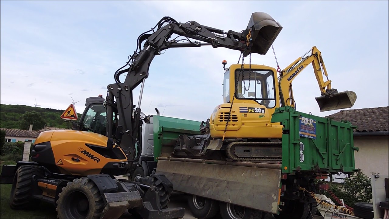 DECHARGEMENT D'UNE MINI-PELLE AVEC LA MECALAC 11 MWR