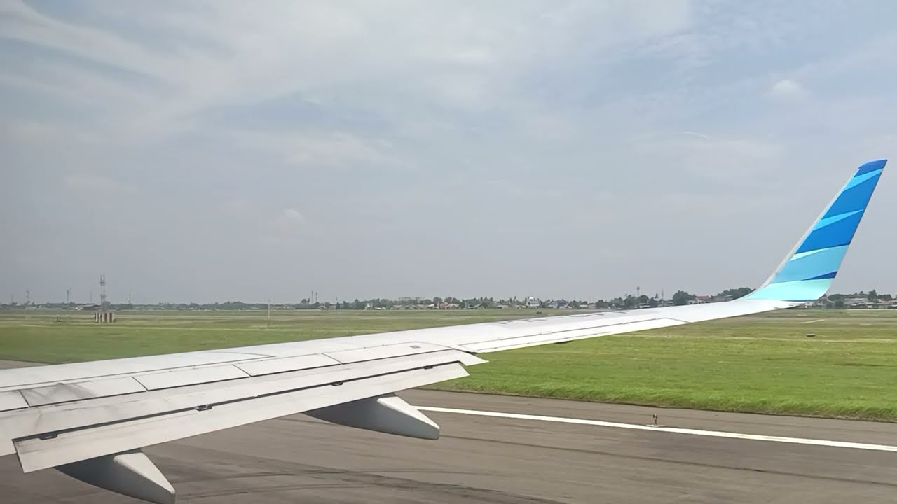 VIEW JENDELA TERBAIK! ✈️ Take Off Garuda Indonesia dari Terminal 3 Jakarta ke Semarang Mantap☁️