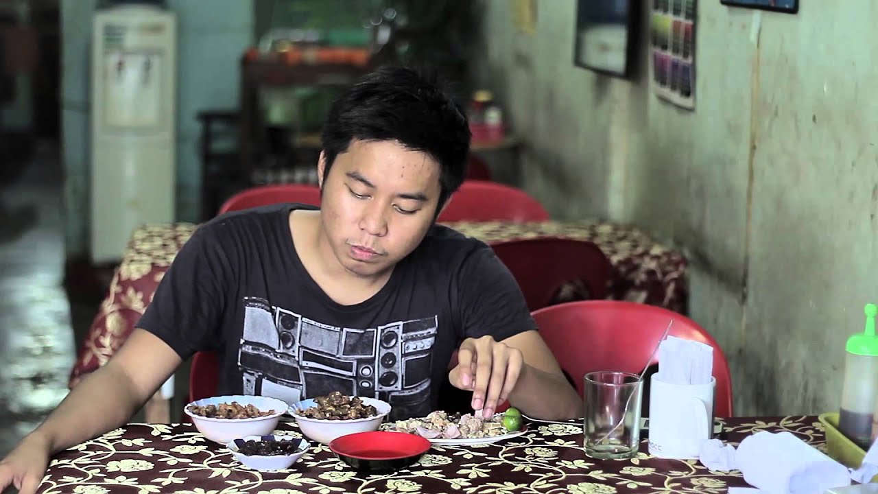 Freaky Feasts #14: Filipino-style offal with pork's brain, lungs and intestines