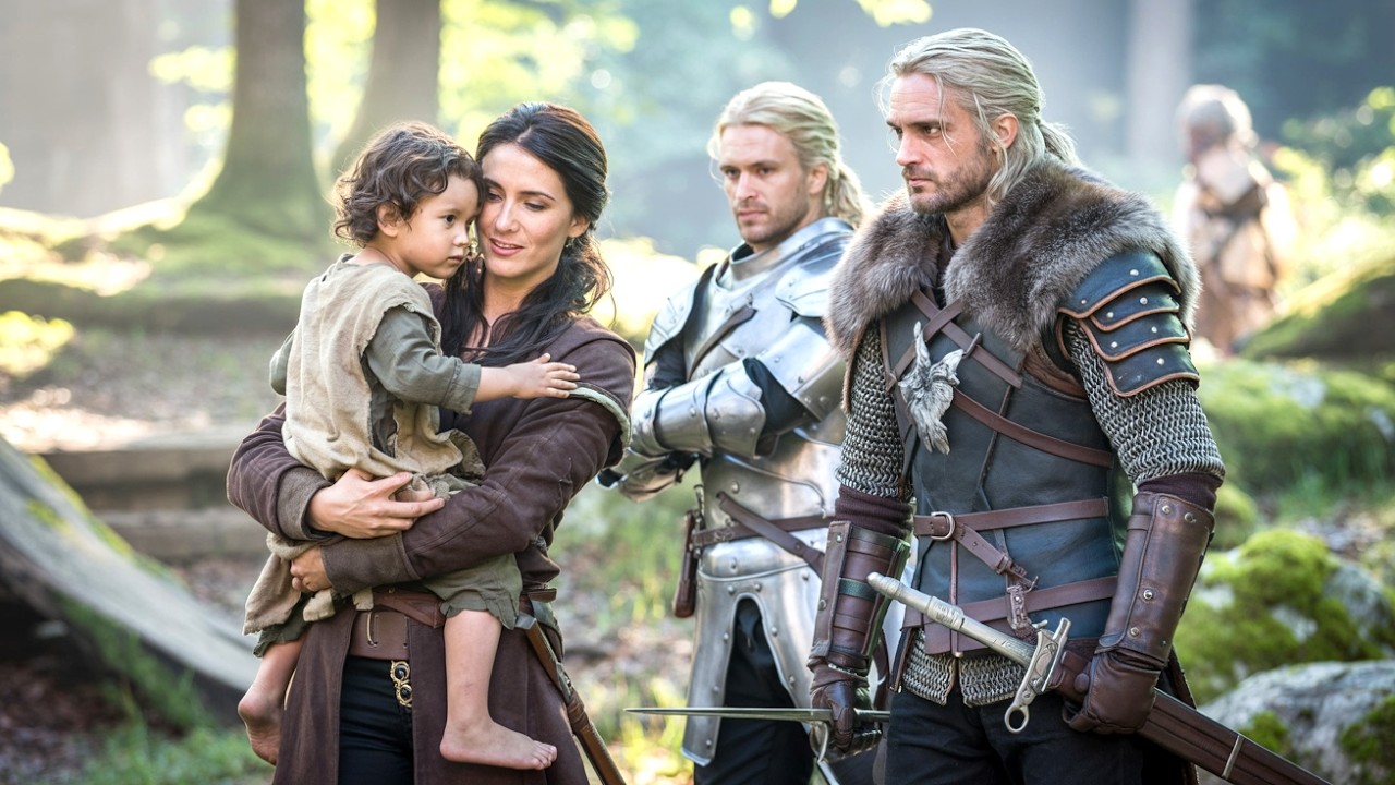 Her Parents Cast Her Out for Bearing a Child Early — Unaware the Father Is the Alpha King
