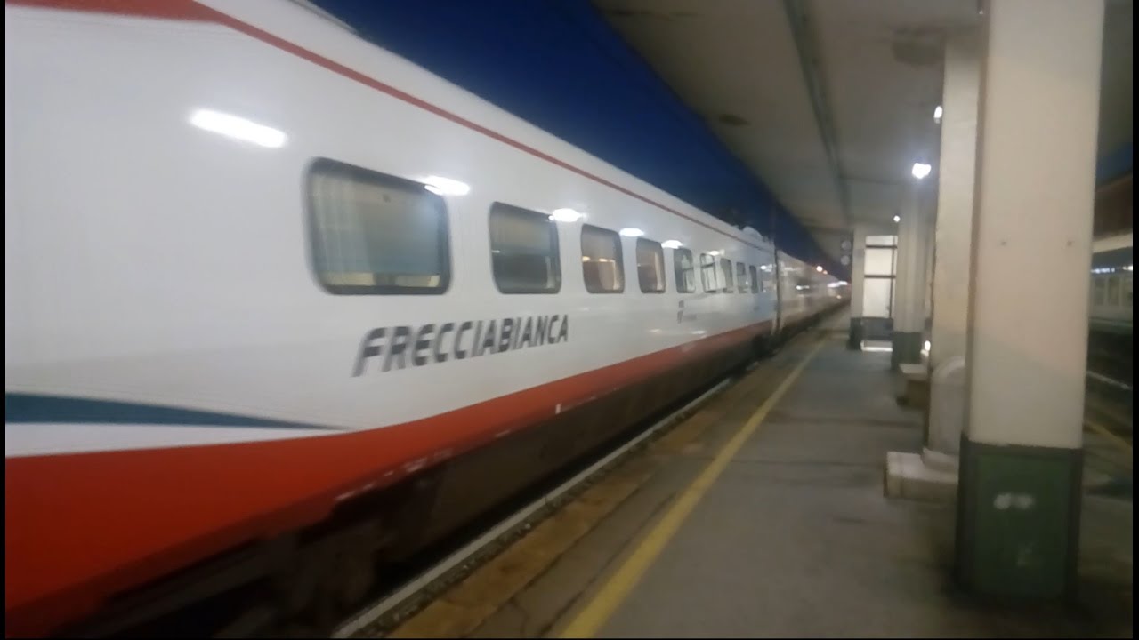 ETR 480 Frecciabianca in partenza da Foligno