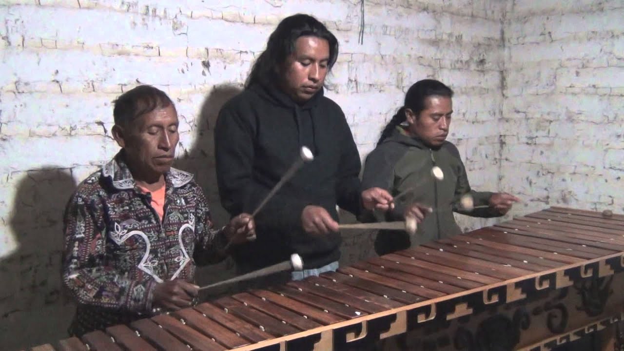 Francisco Yaxón y Grupo Sotz'il