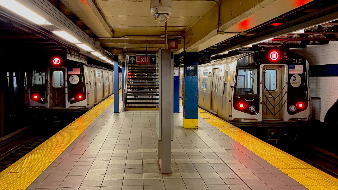 IND Queens Blvd Line: R160 (E) (F) (M) (R) Trains @ Jackson Heights-Roosevelt Avenue