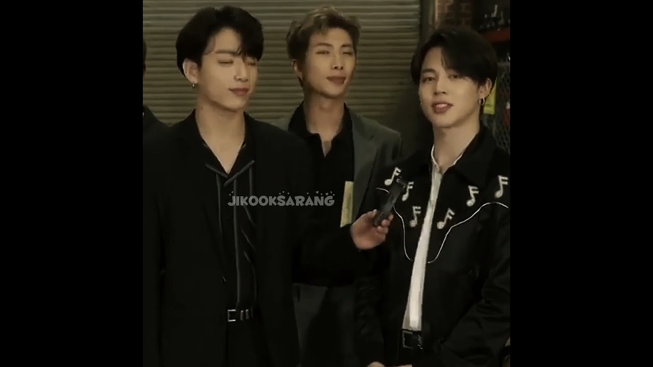 Jungkook only looks at jimin 😍💜