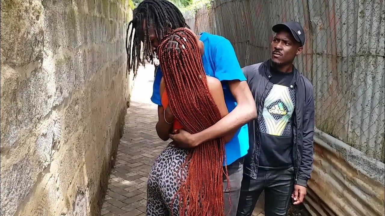 Ukitembea na msichana Campus 😂😂😂