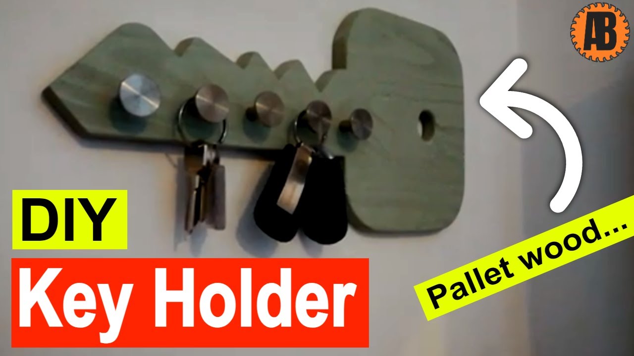 How to Make a Beautiful DIY Key Holder With Pallet Wood