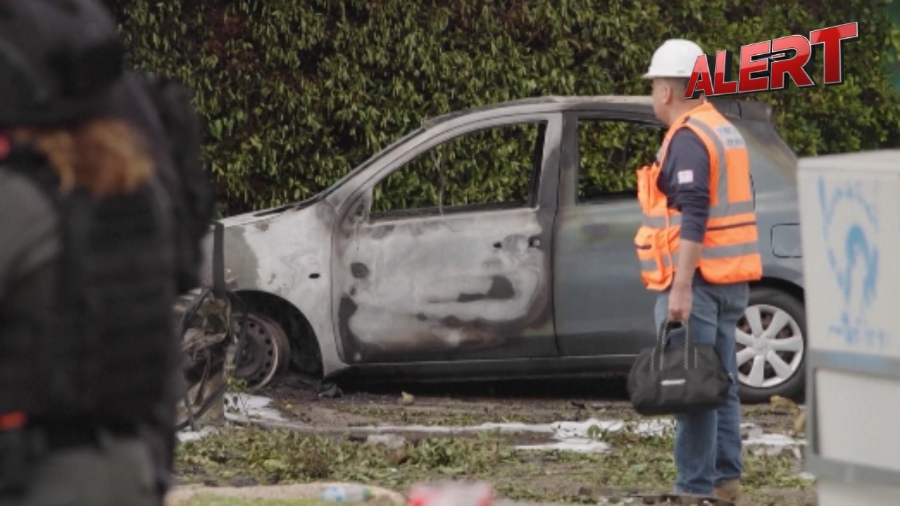 Burnt Cars and Cratered Road After Iranian Missile Strike Across Tel Aviv | ALERT News