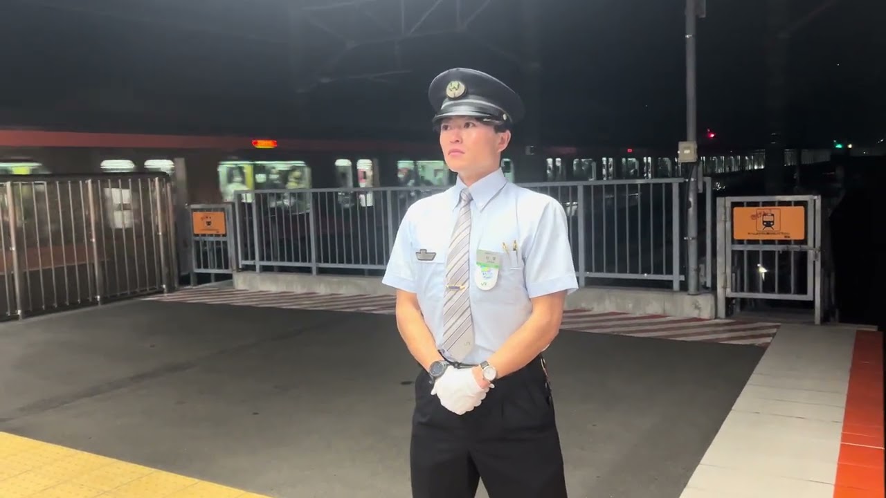 京葉線有名車掌Aさん舞浜駅車掌動作