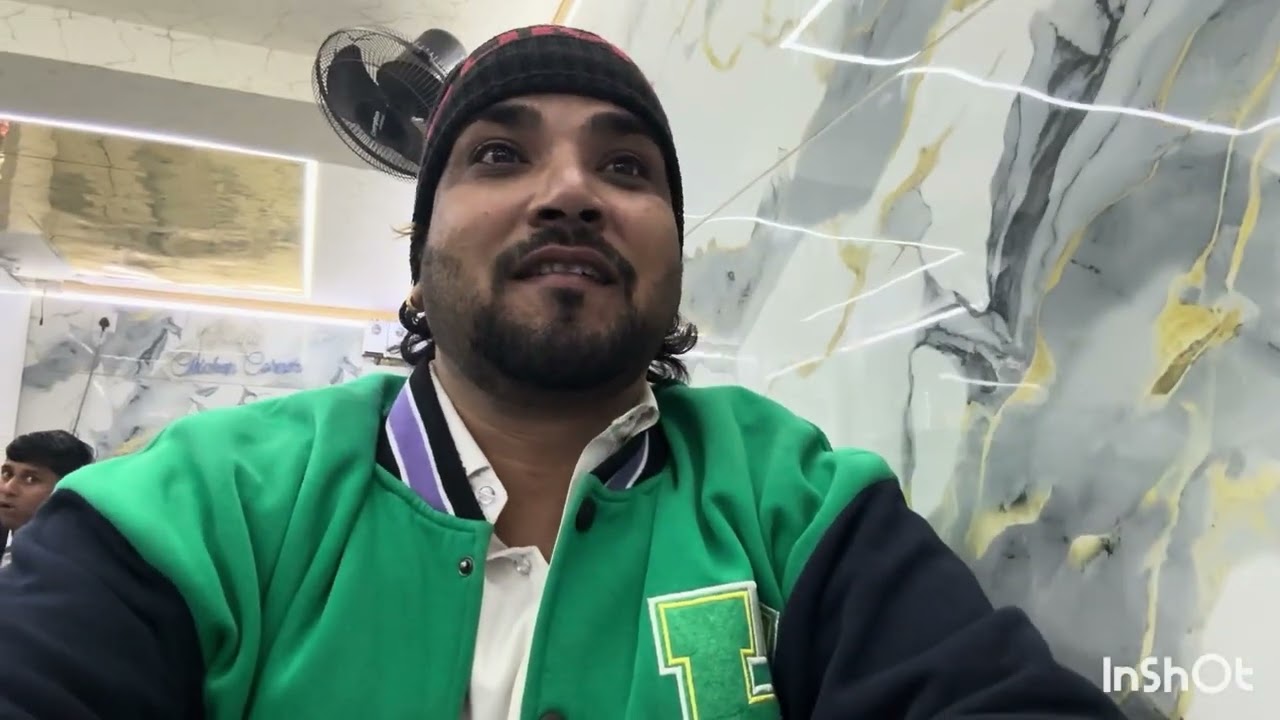 Jawa Masjid ki video Hai Shabe Raat ki Sab Bekaar Gari Dekh sakte hain Lo Kafi crowd Hai Yahan Par