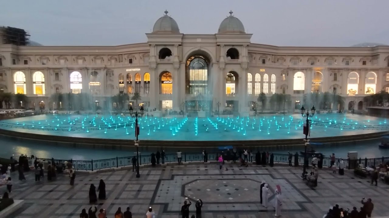 Water fountain show at Place Vendome Mall#doha #placevendome #qatar #travel 
