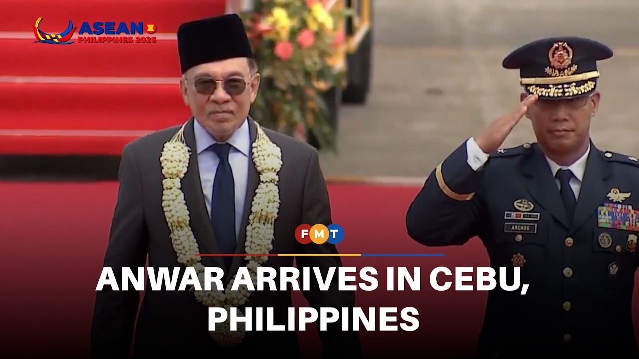 Anwar arrives in Cebu for the 48th Asean Summit