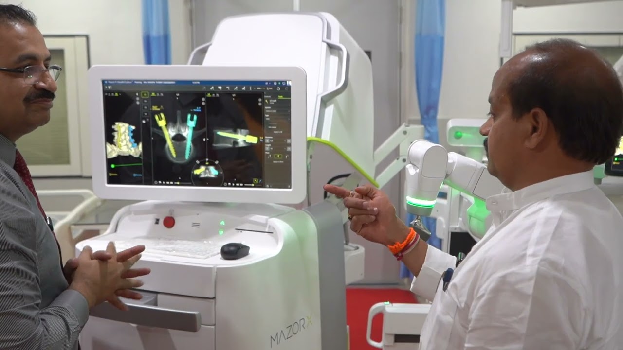Nagarsevak Vasant More inaugurated both surgical and non-surgical spine robots at Vinnayak Hospital!