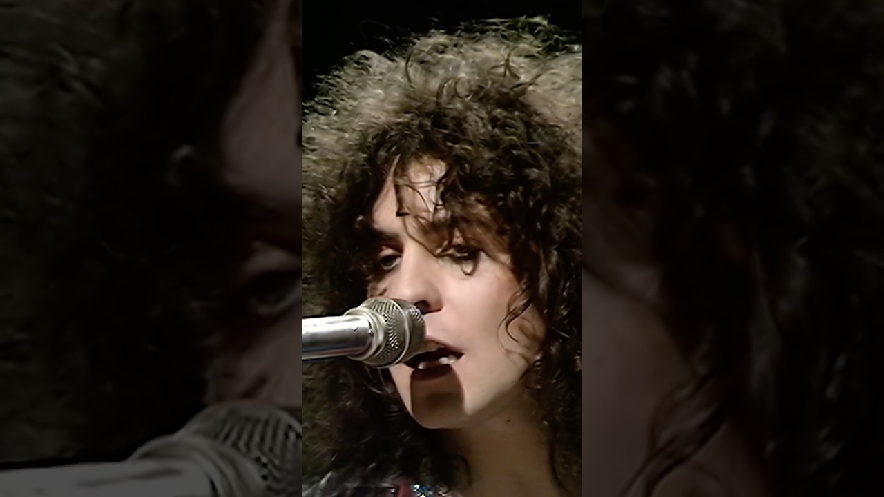 T.Rex performs &lsquo;Metal Guru&rsquo; live on #TopOfThePops in 1972 🎸
