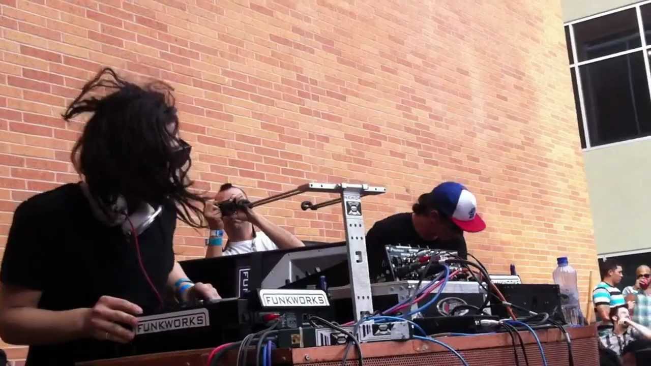 Skrillex - Scary Bolly Dub (Lick It Down) @ SXSW 2012