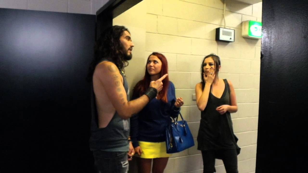 Russell Brand Backstage in Sydney - 8/12/12 [HD]