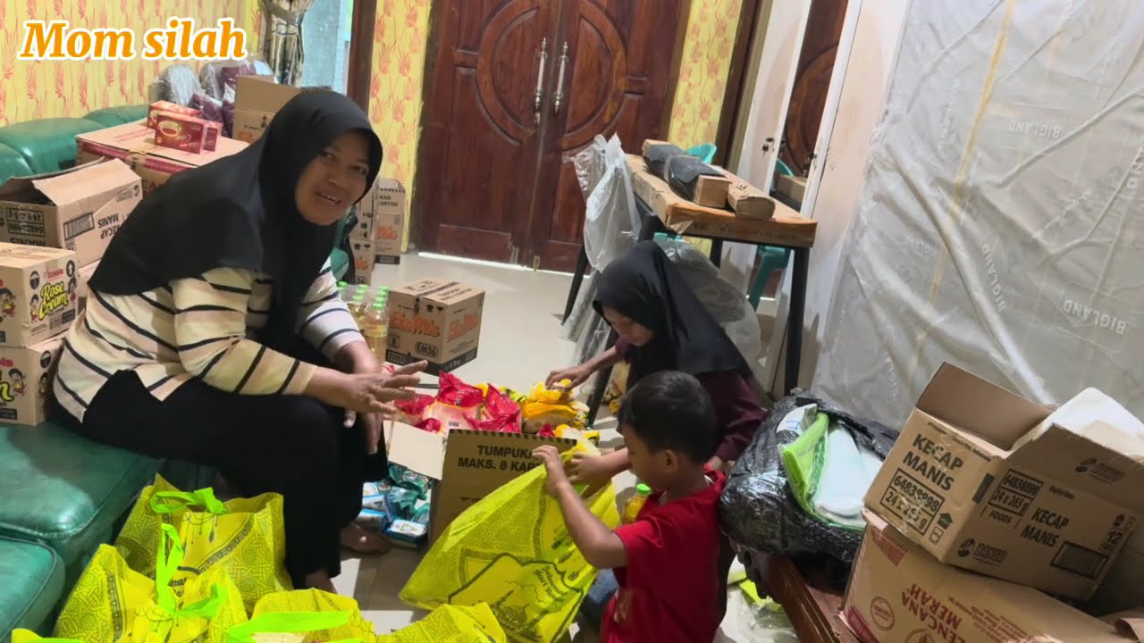 Keseruan Kita Saat Perbungkusan Bingkisan, Tidak Nyadar Krudungnya Mom Silah Terbalik 😂