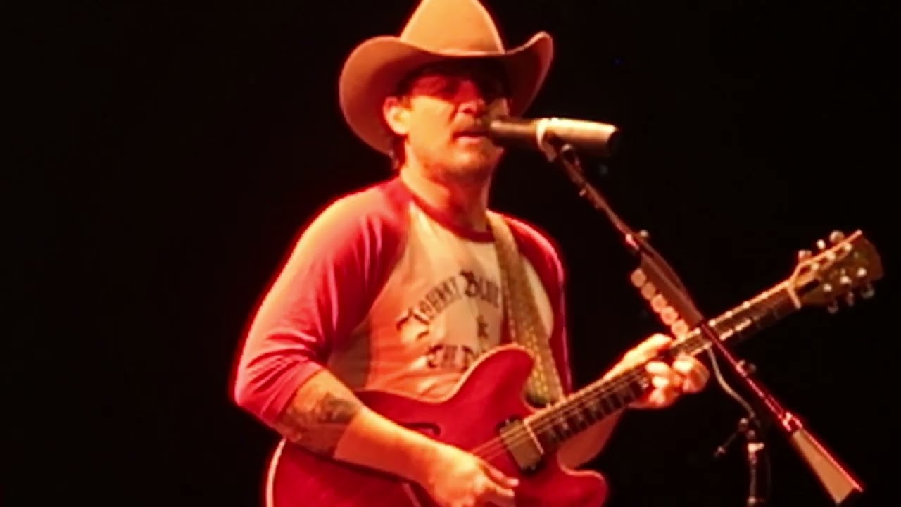 Sturgill Simpson live "Party All the Time" (Eddie Murphy/Rick James cover) Tulsa 2 May 2025