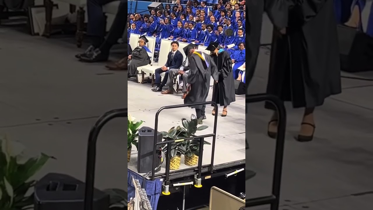 Praise HIM 🙌🏽 Hampton University Grad 🎓⚓️🏴&zwj;☠️💙🤍🌊