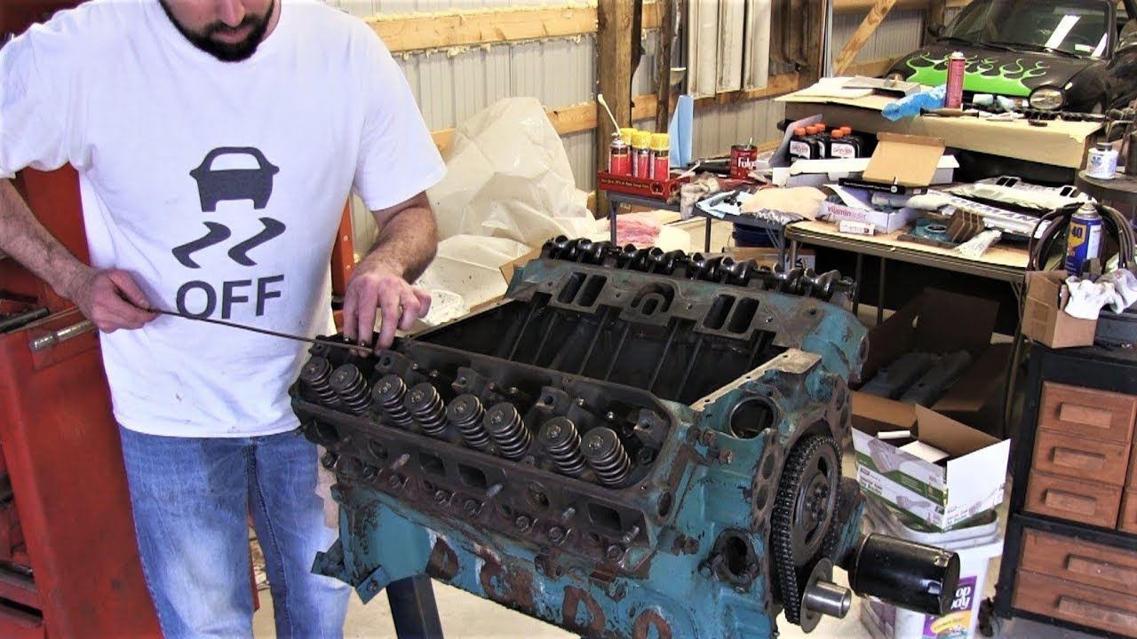 Mopar 440 Engine Build Part 16 - Installing Lifters, Pushrods, & Rockers