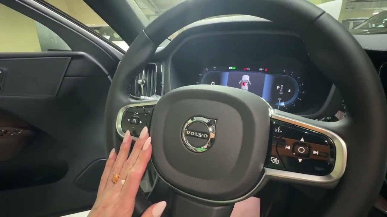 Volvo XC60 B5 Inscription 2024 г. Лиса рулит