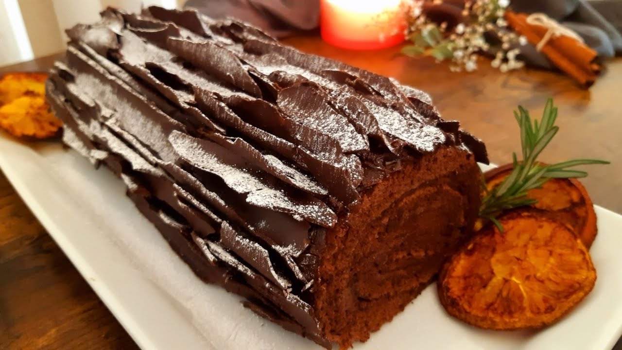 سويسرول شوكولاته على شكل جزع شجرة بسهولة وطعم رائع😍 .  yule log cake(Buche de Noel)for Christmas 🎅🌲