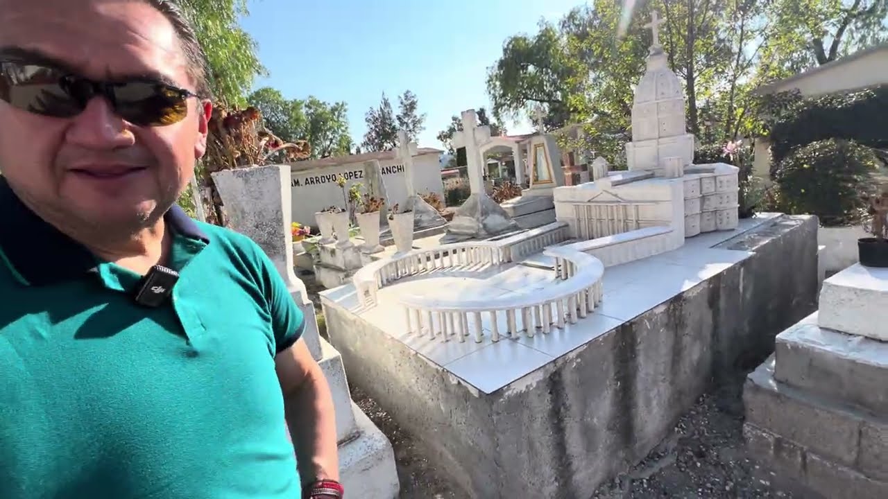 Una  tumba muy peculiar en el Panteón del San Miguel Vindho | TULA HIDALGO  Lo conocías???