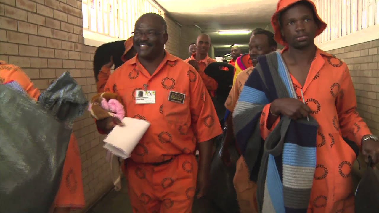 Prisoners knitting for '67 blankets for Nelson Mandela'