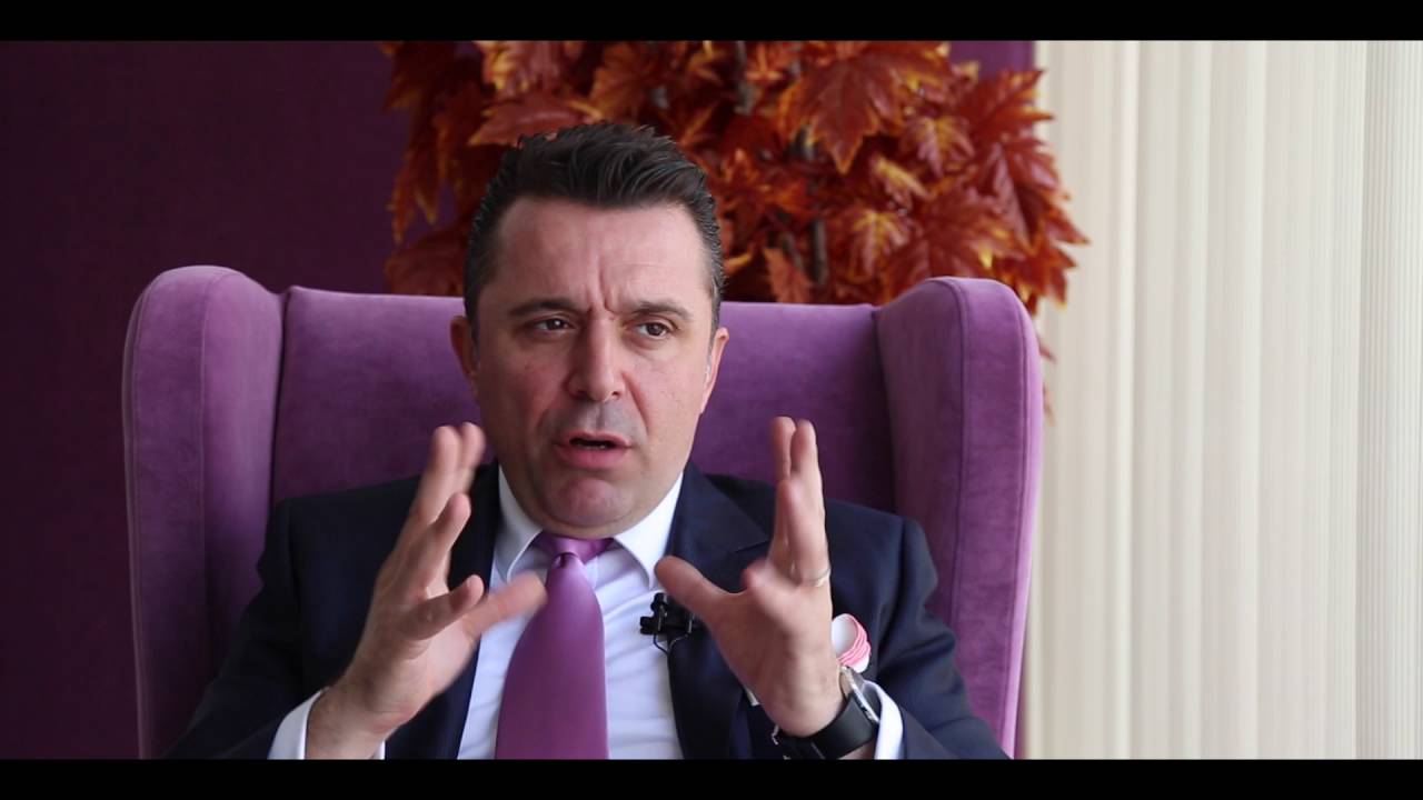 Doç. Dr. Hakan Kerem | Meme büyütme ameliyatı yağ enjeksiyonları ya da dolgular ile yapılabilir mi?