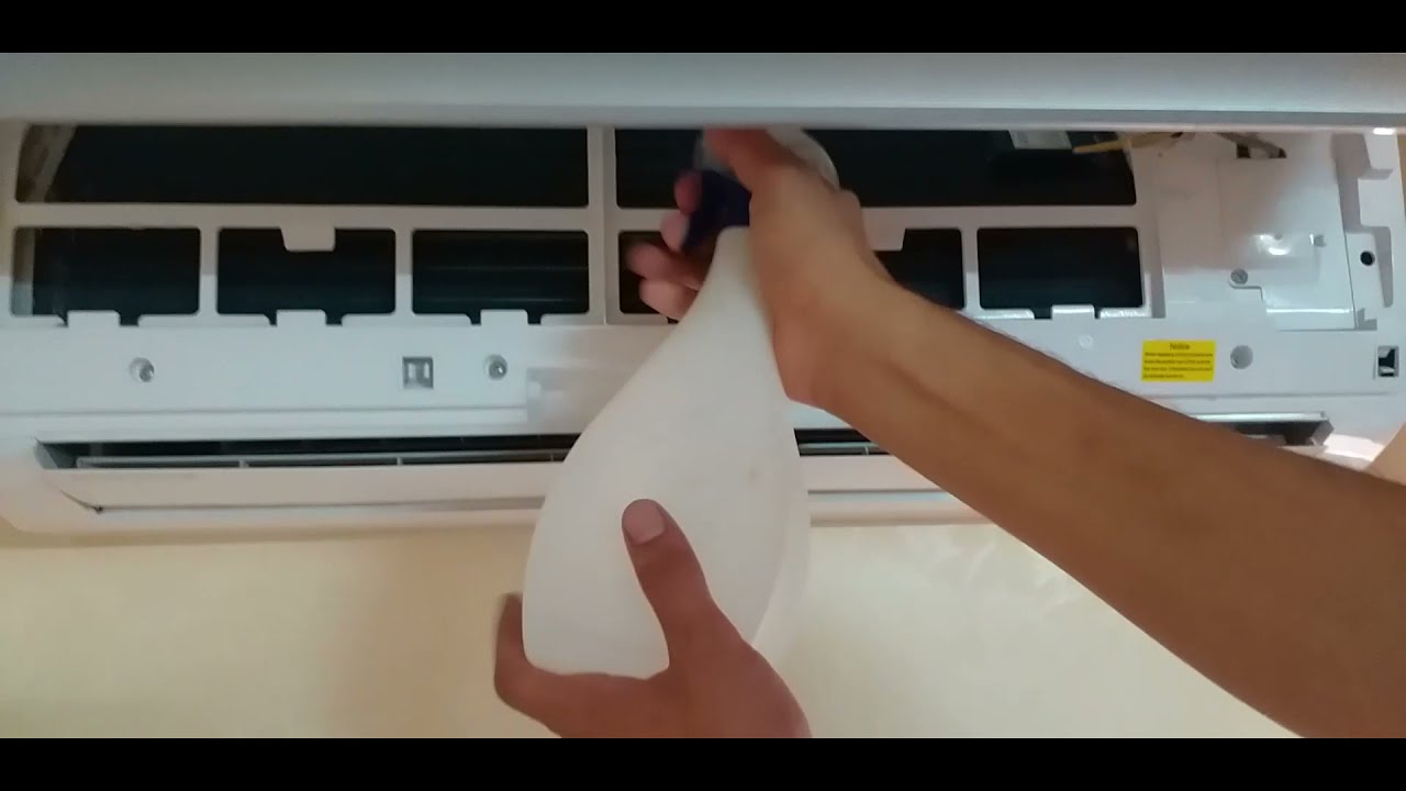 طريقة تنظيف و ازالة الروائح الكريهة عند تشغيل التكييف بنفسك