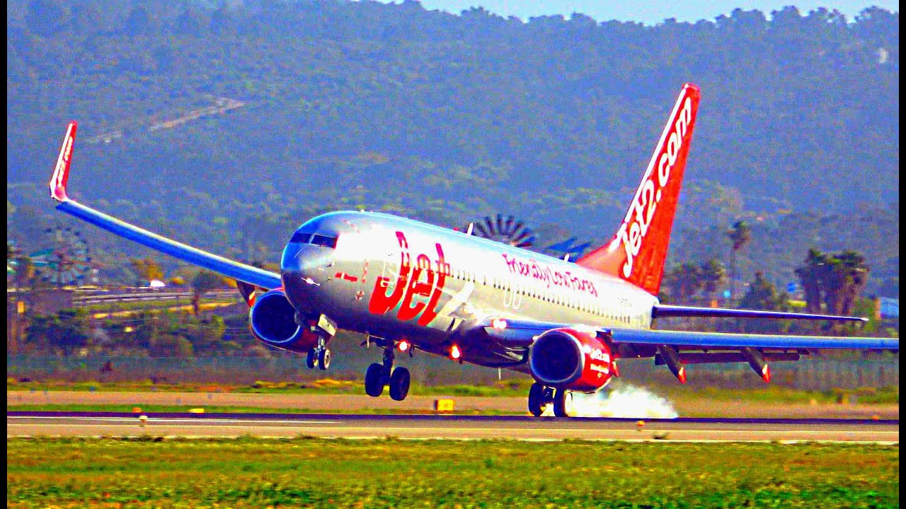Palma de Mallorca Airport: Strong and gusty crosswind landing and take-off