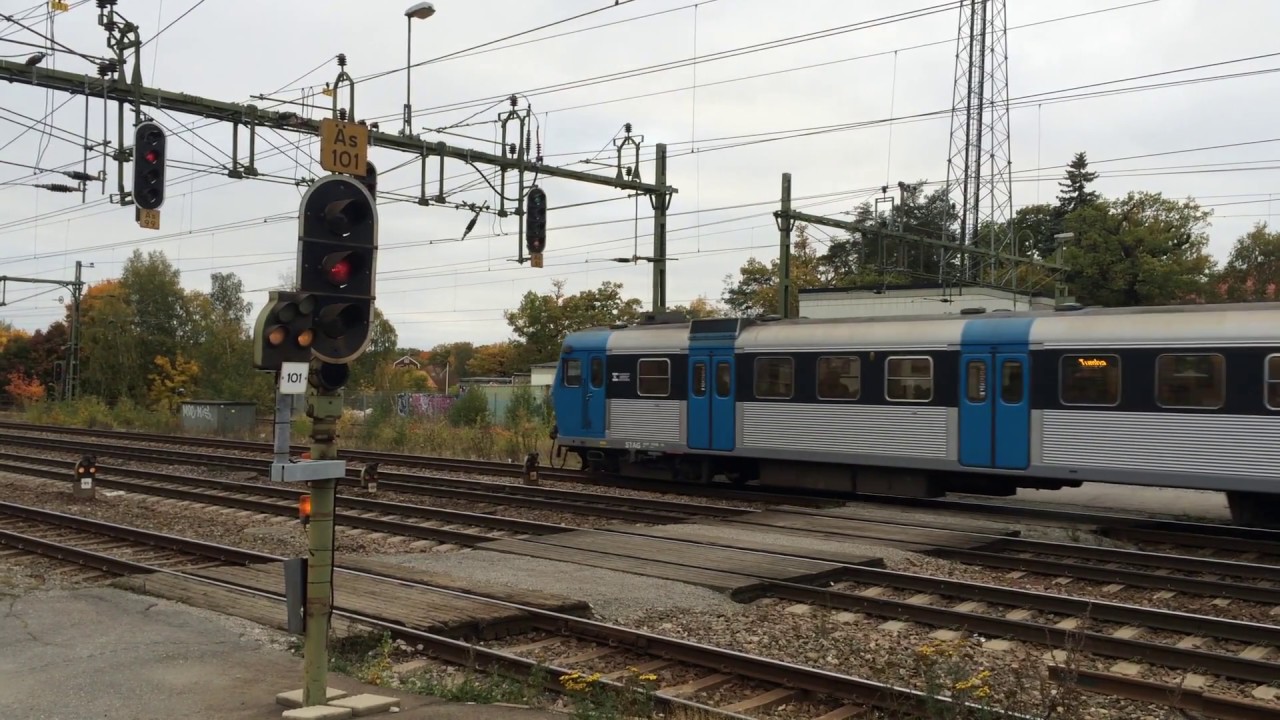 *Ovanliga klockor* Plattformskorsningar Älvsjö / Swedish platform path level crossings