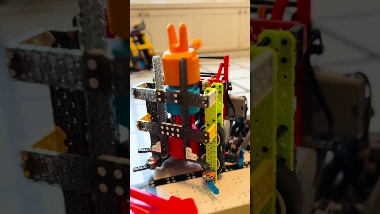 Simple Scoring in the Triangle Goal - Chewbotca | VEX IQ Mix & Match (Inspired by Invictus)