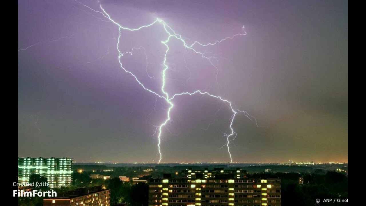 Free Radio Rotterdam terug in de lucht na bliksem inslag op de antenne van de zender, met Jan Zwart.