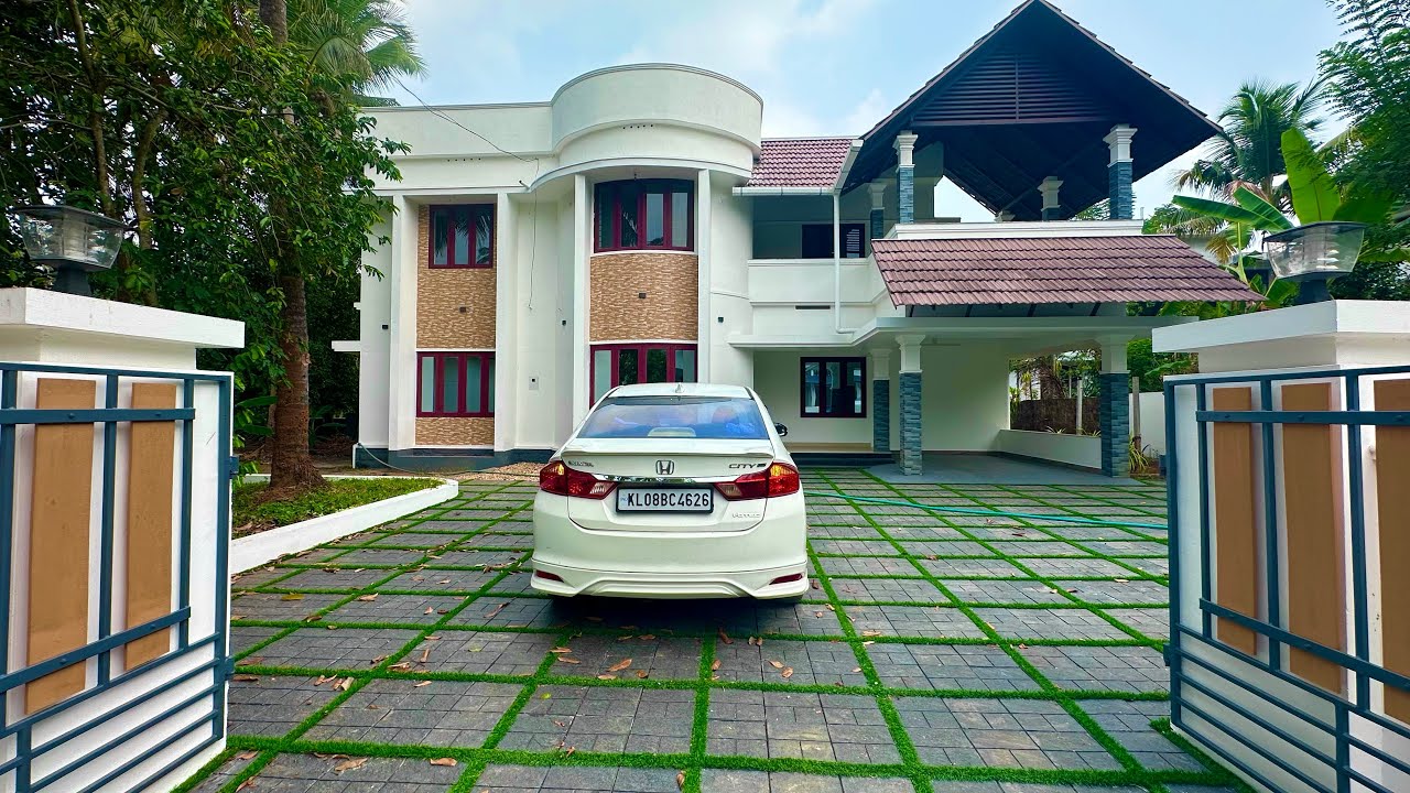 4 BHK വീട്  Owner താമസം മാറി പോകുന്നു 200 Square feet കടമുറിയും ഉണ്ട് 