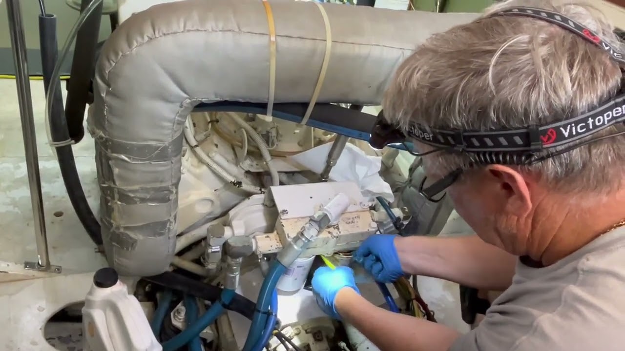 Oil Change on the Caterpillar 3208 Diesel Engine #boatlife #boating #boatmaintenance #kadeykrogen